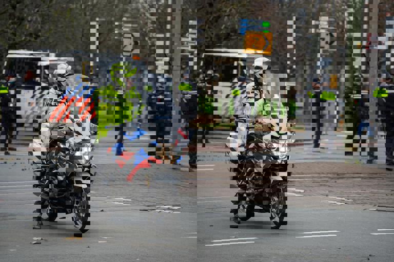 Helicopters Descend on Yorkville High-Rise Before Sunrise in Unprecedented RCMP Raid